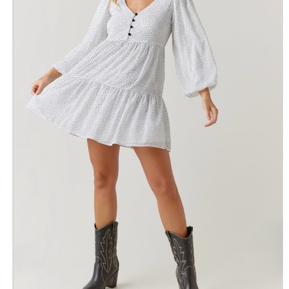 Emily Flocked Dot Tiered Mini Dress Francesca’s Women’s SZ M - Picture 2 of 10